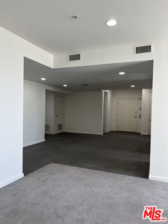 10911 Wellworth Ave Unit: 3B