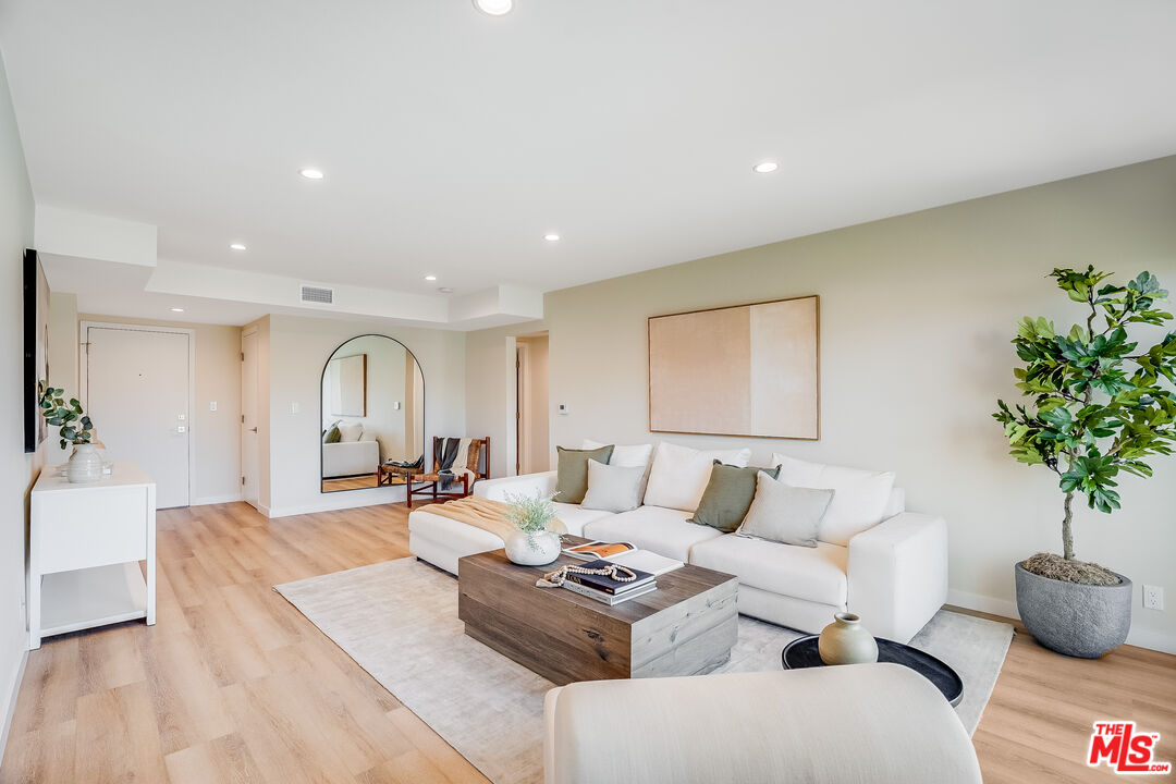 1470 Rexford Dr Unit: 201