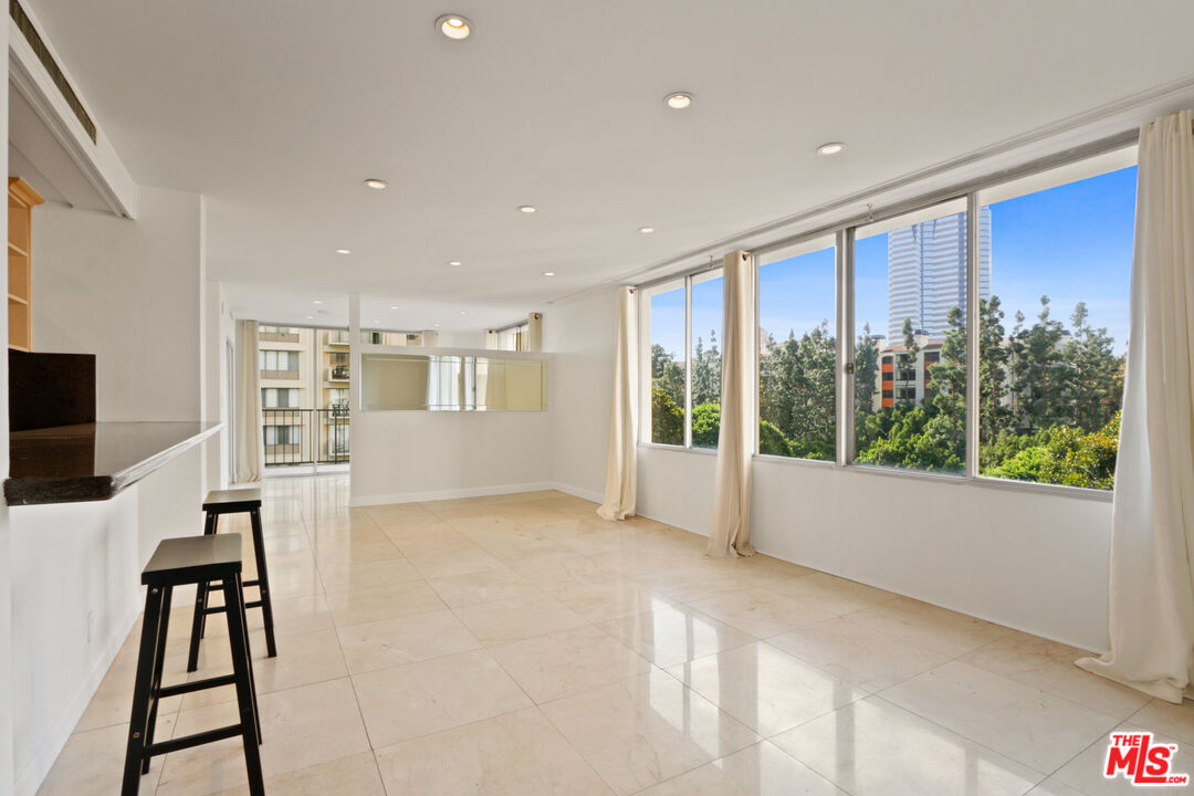 2160 Century Park Unit: 605