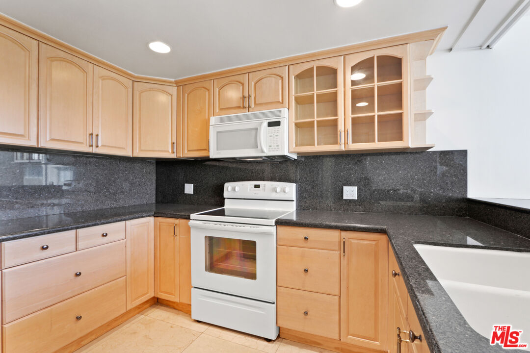 2160 Century Park Unit: 605