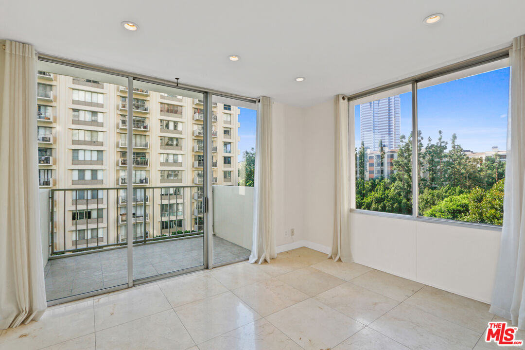 2160 Century Park Unit: 605