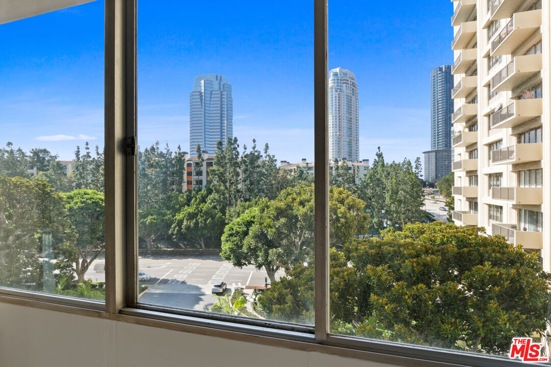 2160 Century Park Unit: 605