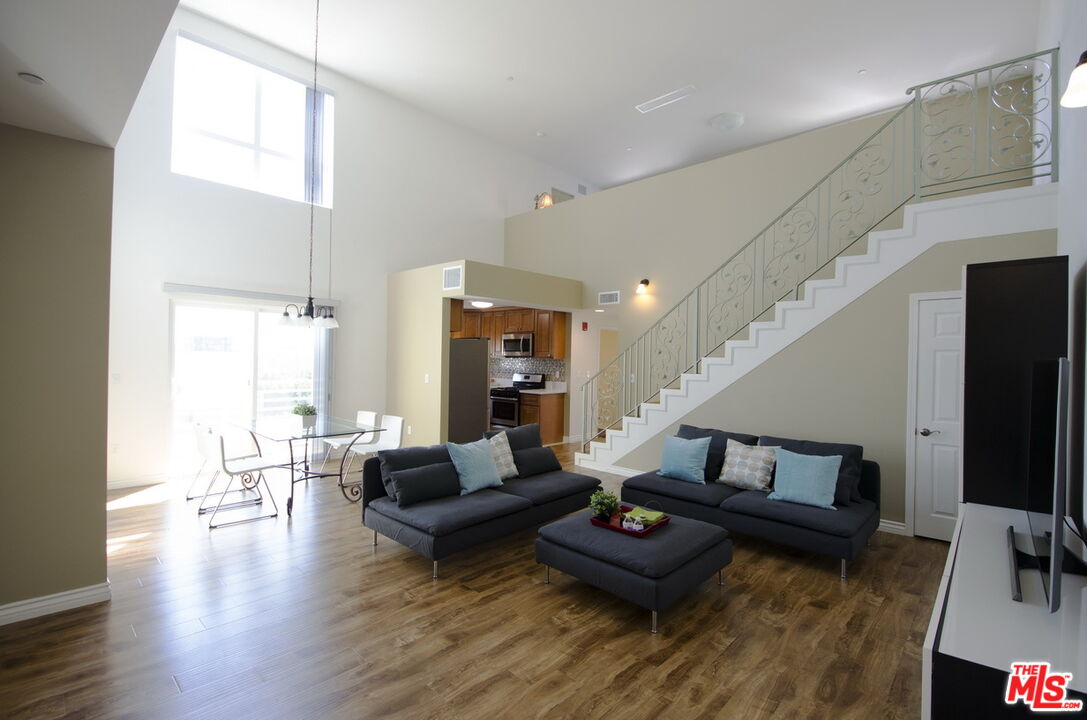 546 N Oxford Ave Unit: 309