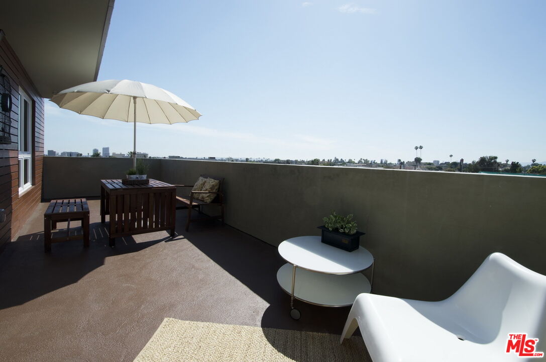 546 N Oxford Ave Unit: 309