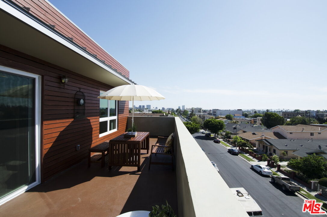 546 N Oxford Ave Unit: 309