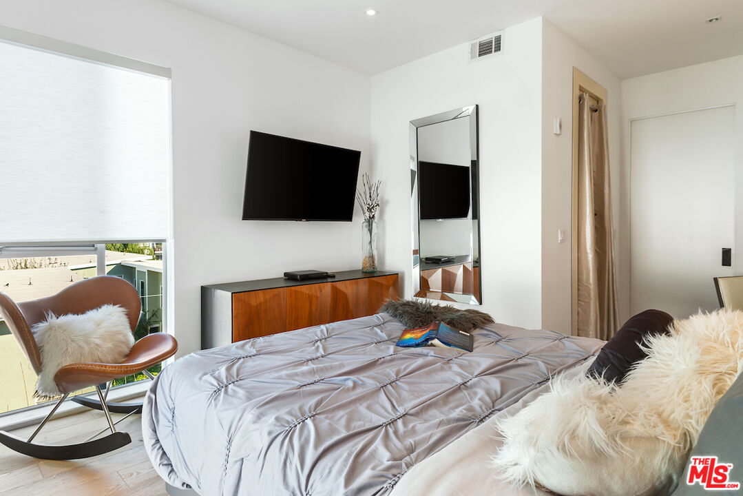 1030 N Kings Rd Unit: 403