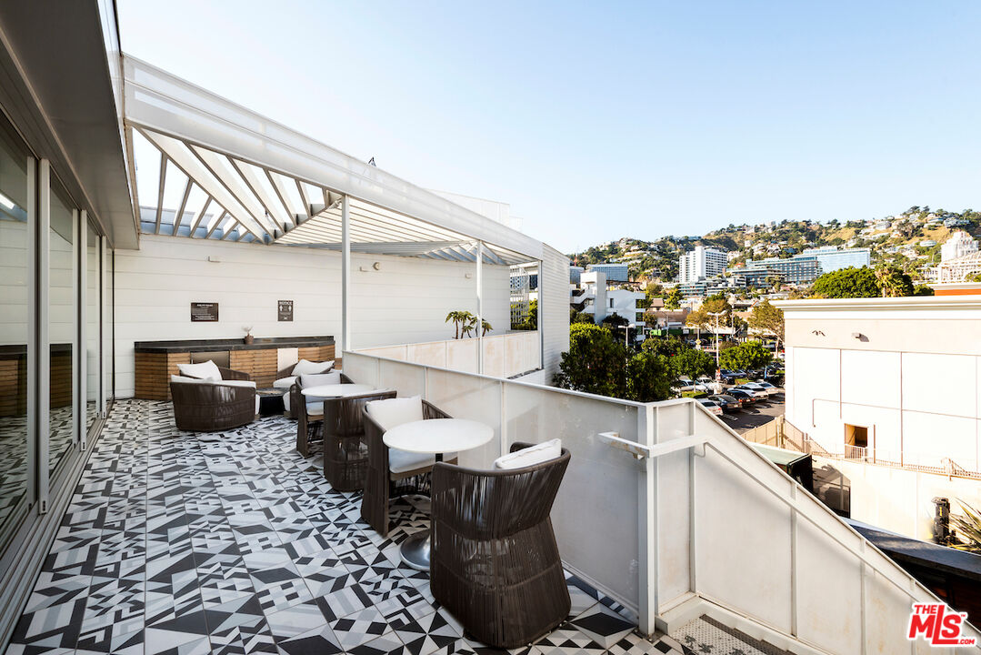 1030 N Kings Rd Unit: 403