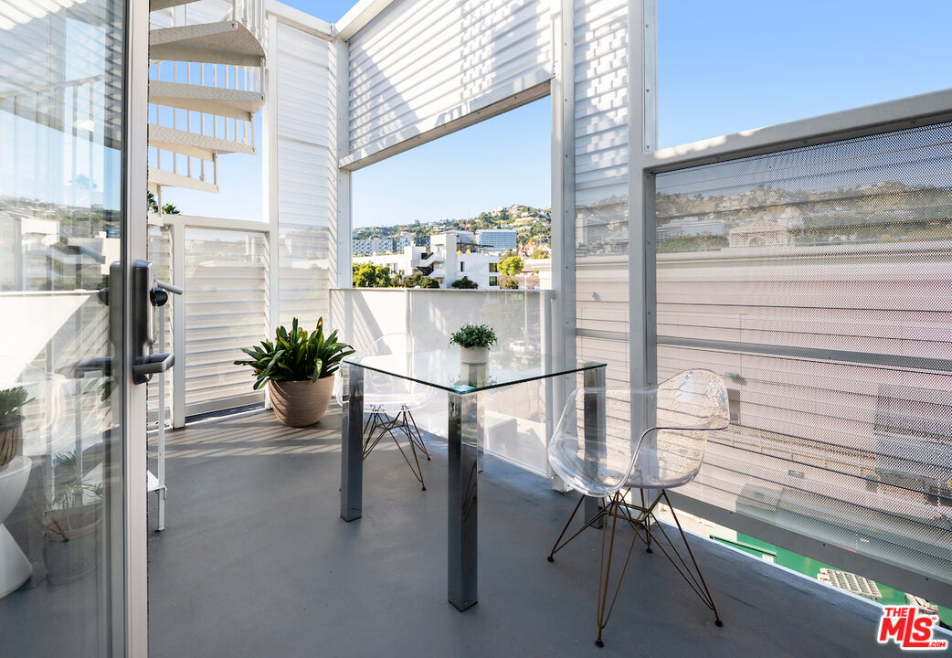 1030 N Kings Rd Unit: 403