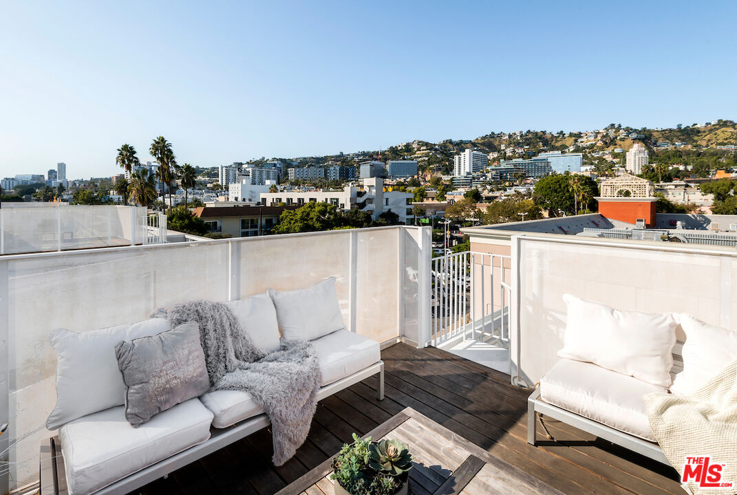 1030 N Kings Rd Unit: 403