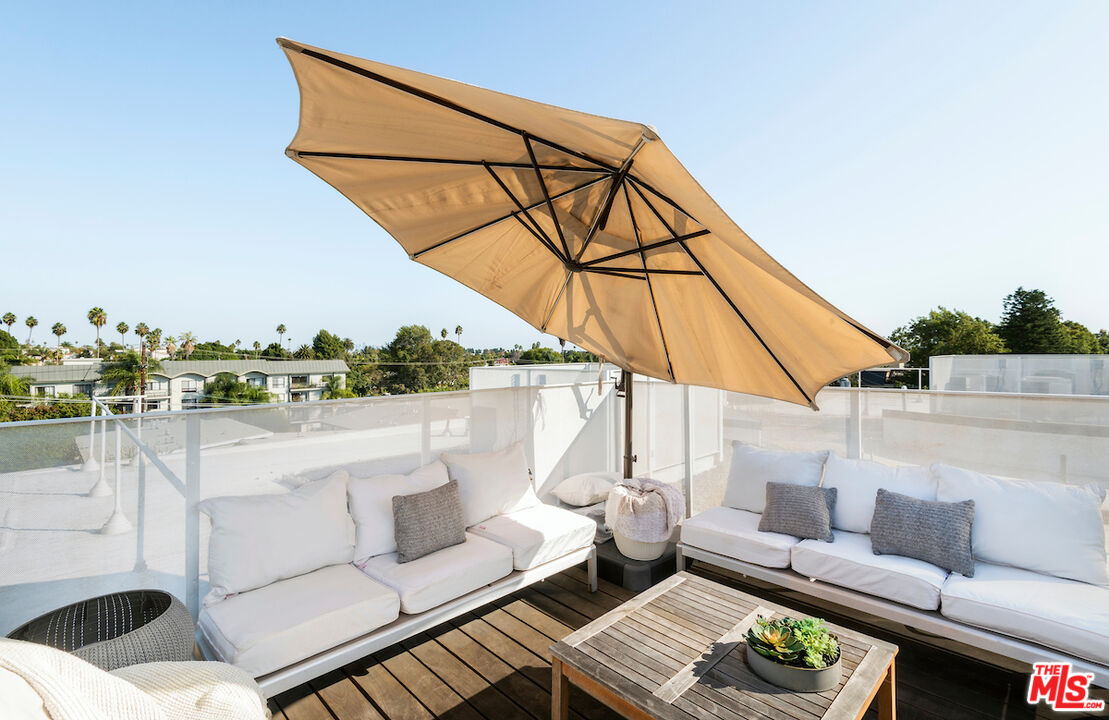 1030 N Kings Rd Unit: 403