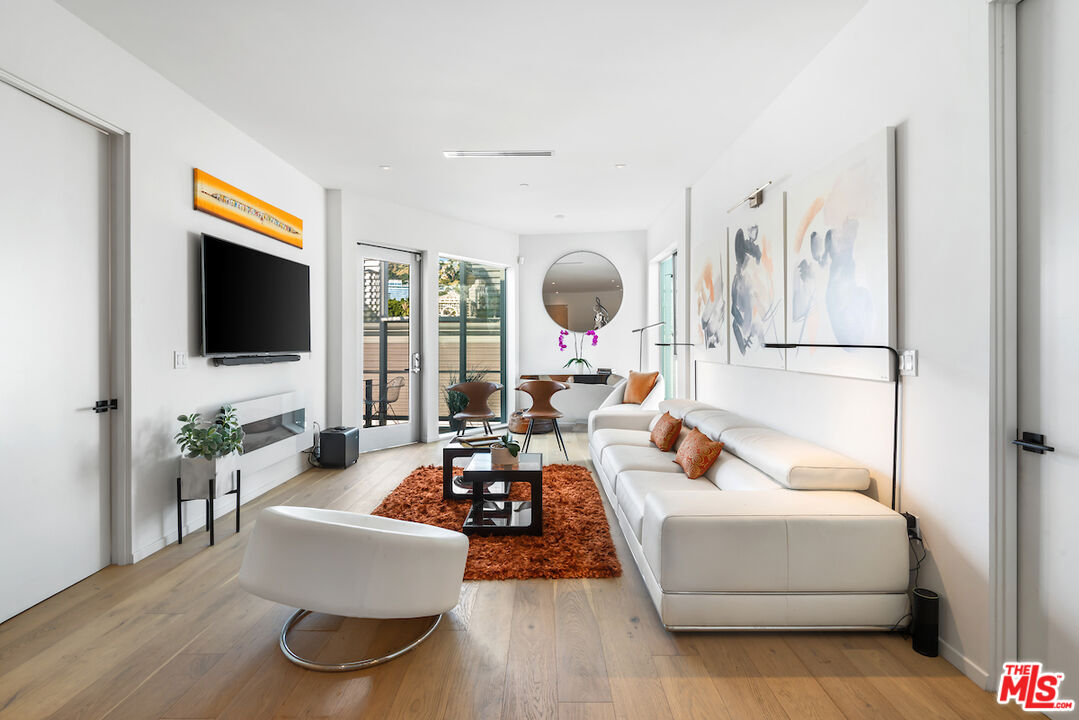 1030 N Kings Rd Unit: 403