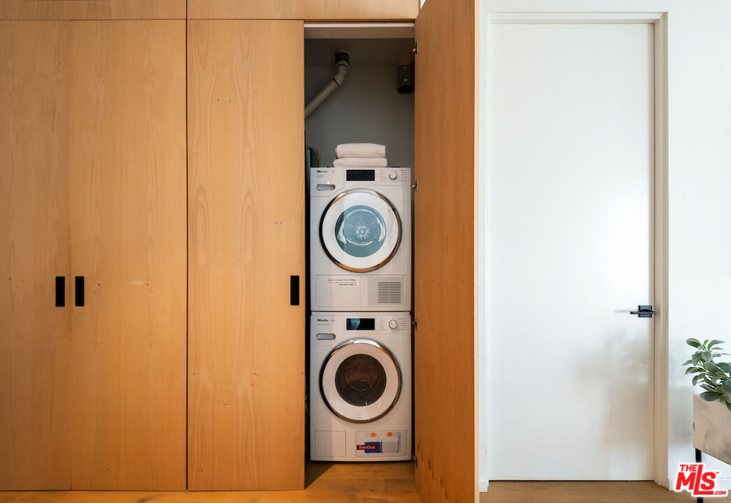 1030 N Kings Rd Unit: 403