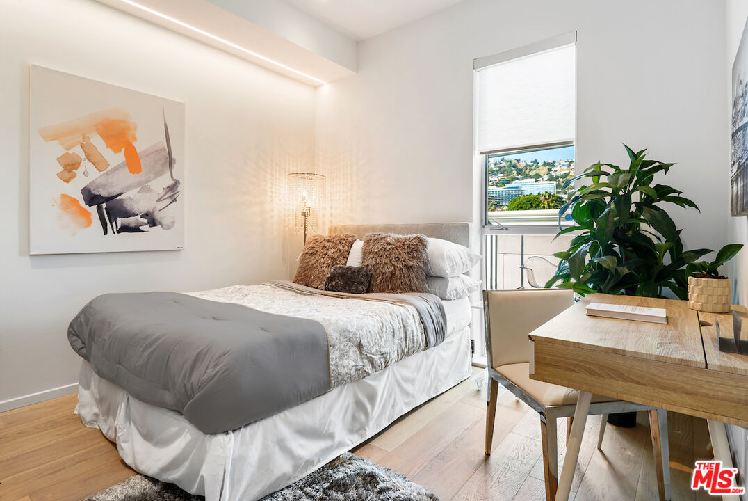 1030 N Kings Rd Unit: 403