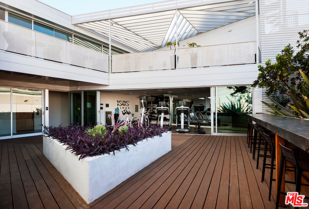 1030 N Kings Rd Unit: 403