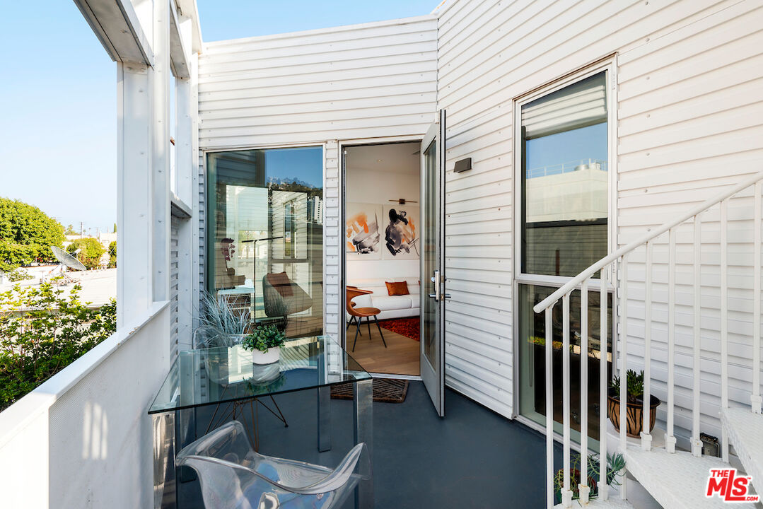 1030 N Kings Rd Unit: 403