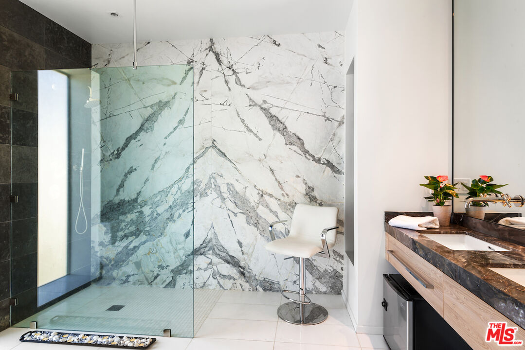 1030 N Kings Rd Unit: 403