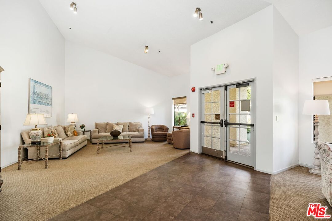 501 Palisades Dr Unit: 319