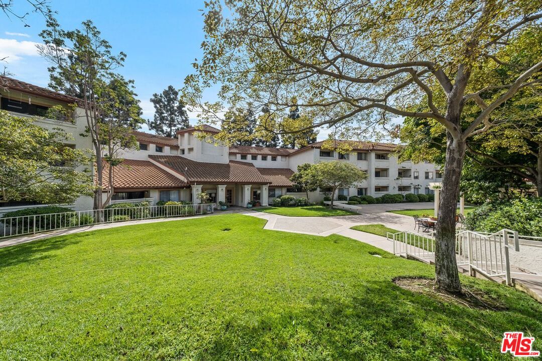 501 Palisades Dr Unit: 319