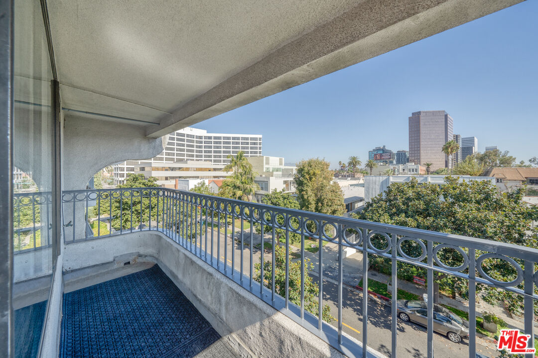 221 S Gale Dr Unit: 407