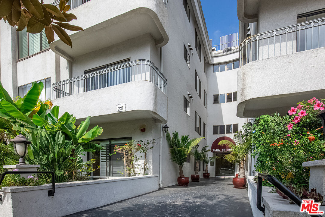 221 S Gale Dr Unit: 407