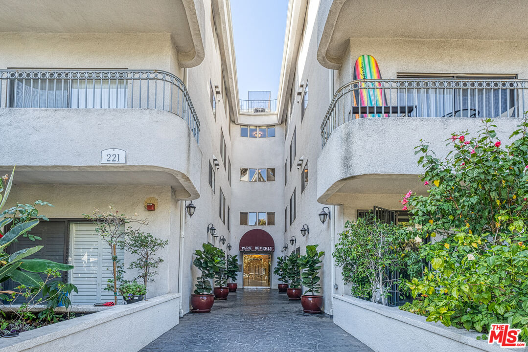 221 S Gale Dr Unit: 407