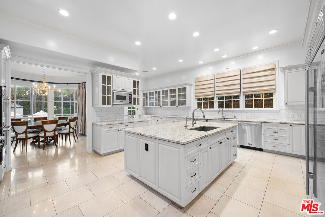 709 N MAPLE DR