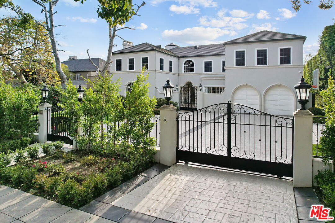 709 N MAPLE DR