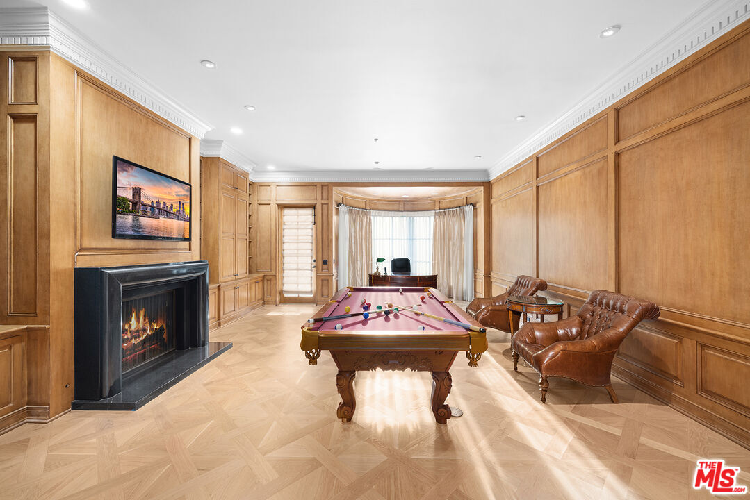 709 N MAPLE DR