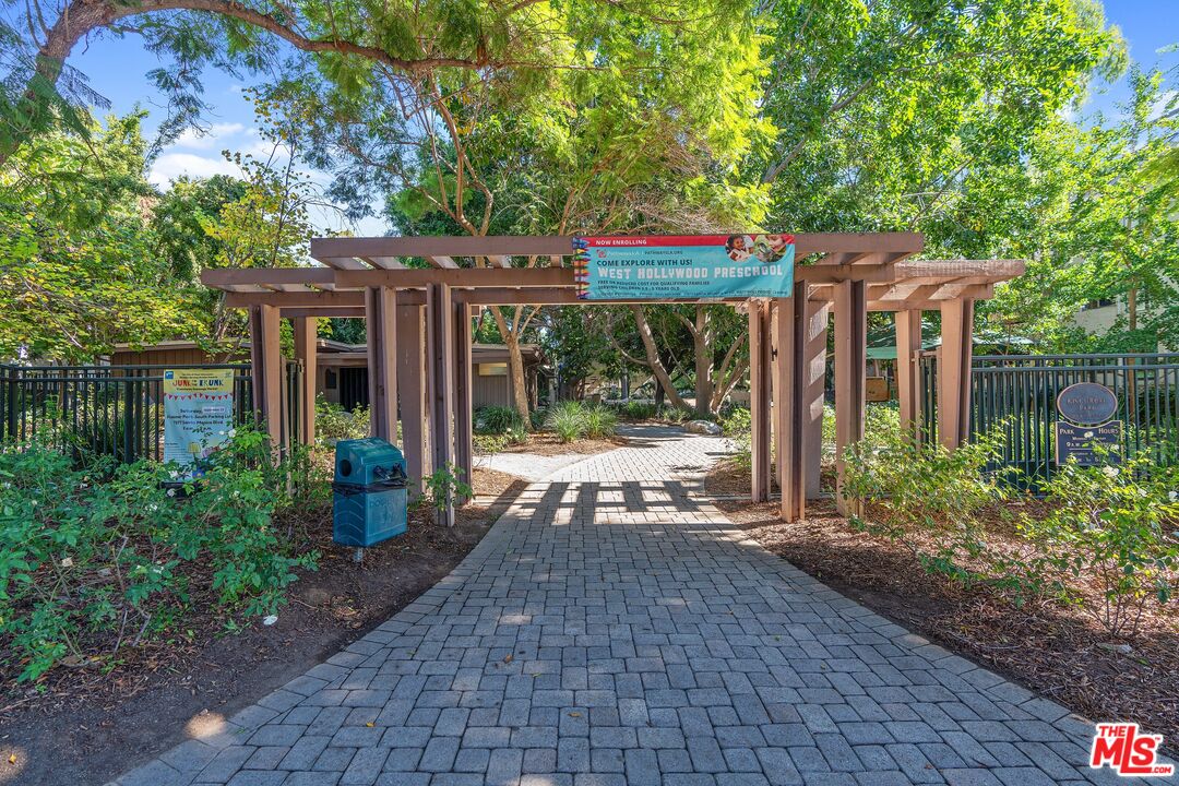 1015 N Kings Rd Unit: 110