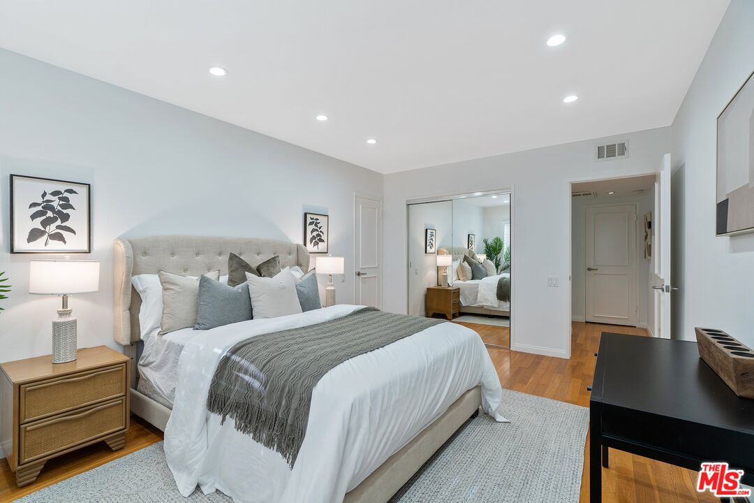 1015 N Kings Rd Unit: 110