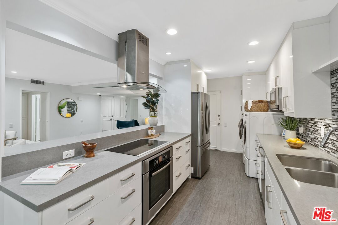 1015 N Kings Rd Unit: 110