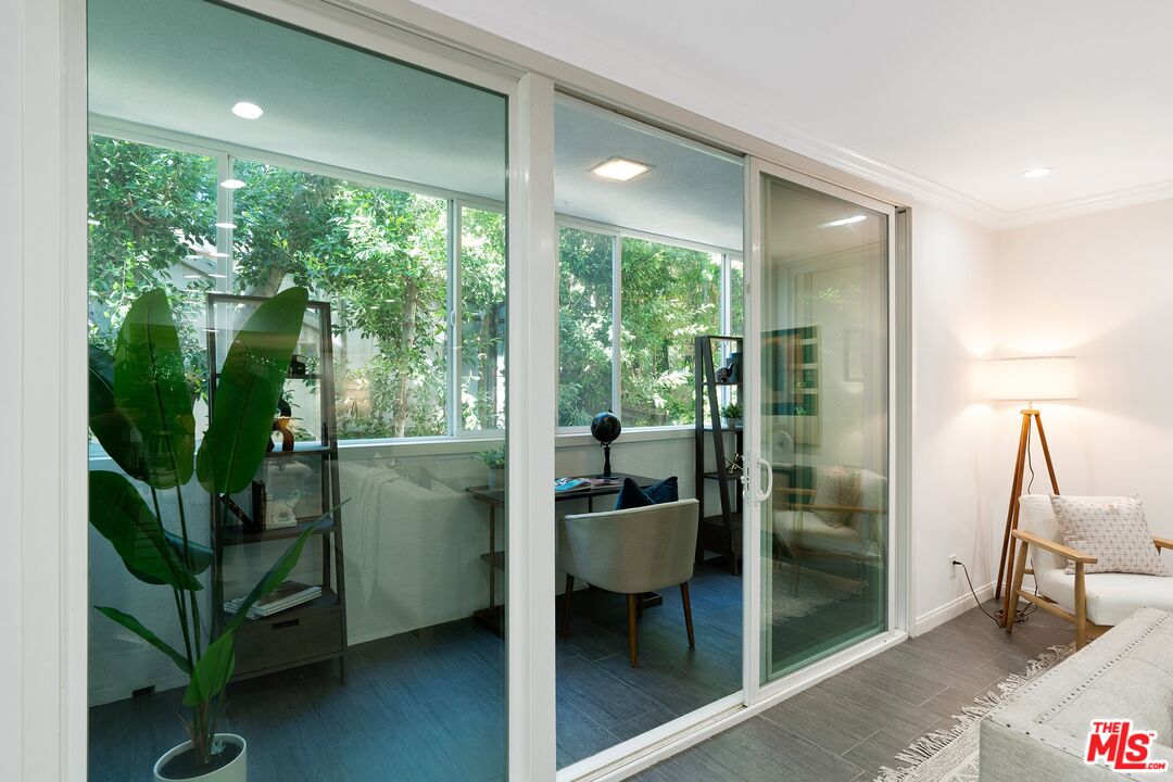 1015 N Kings Rd Unit: 110