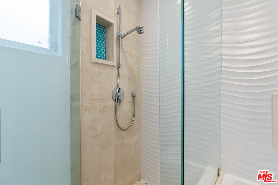 1015 N Kings Rd Unit: 110