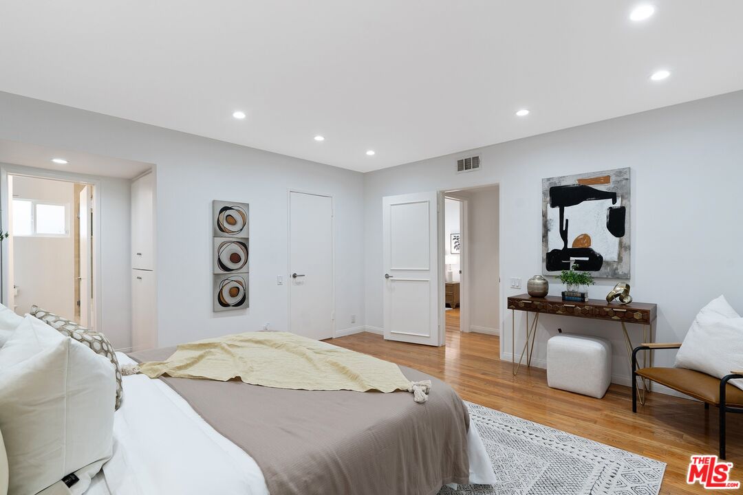 1015 N Kings Rd Unit: 110