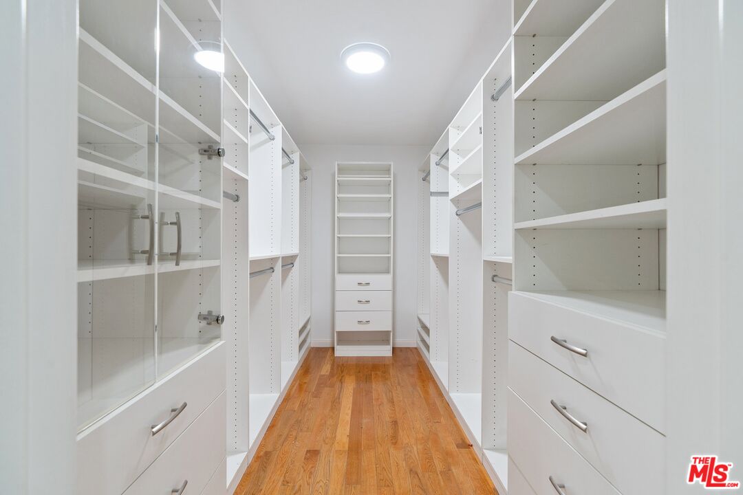 1015 N Kings Rd Unit: 110