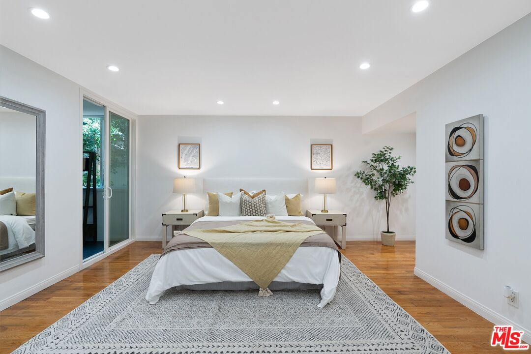 1015 N Kings Rd Unit: 110