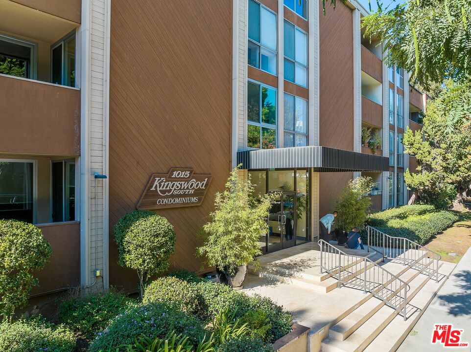1015 N Kings Rd Unit: 110