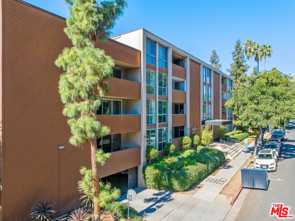 1015 N Kings Rd Unit: 110