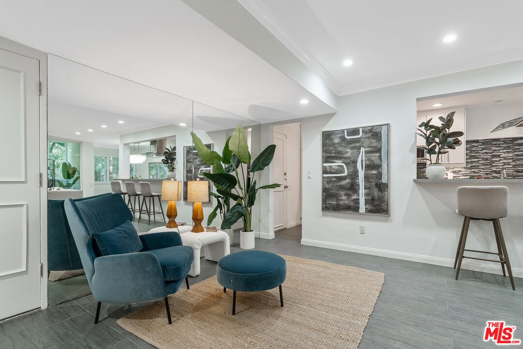 1015 N Kings Rd Unit: 110