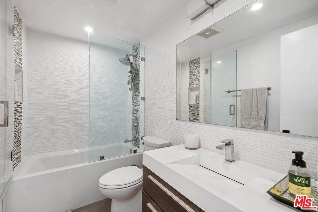 321 S San Vicente Blvd Unit: 408