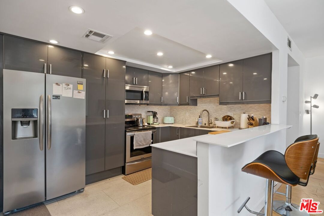 321 S San Vicente Blvd Unit: 408