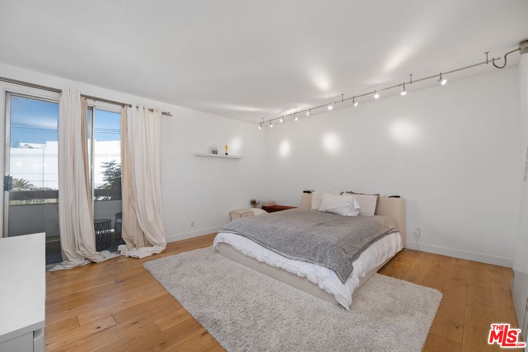321 S San Vicente Blvd Unit: 408