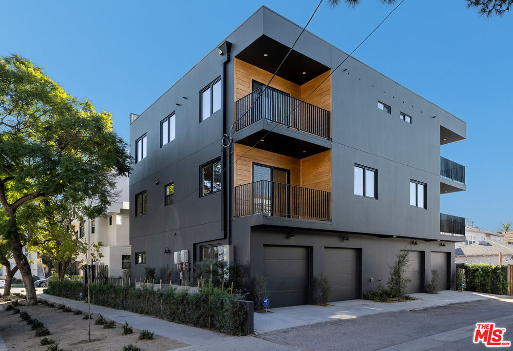 1435 S Crescent Heights Blvd