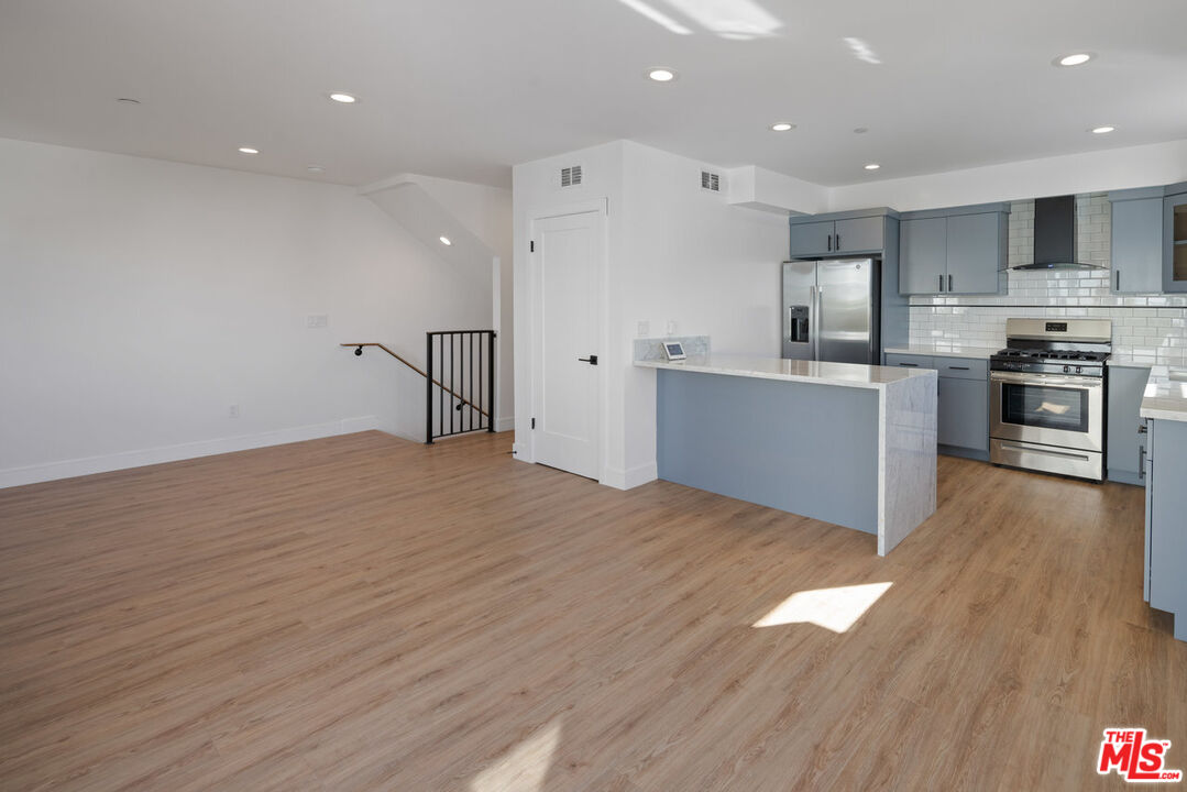 1435 S Crescent Heights Blvd