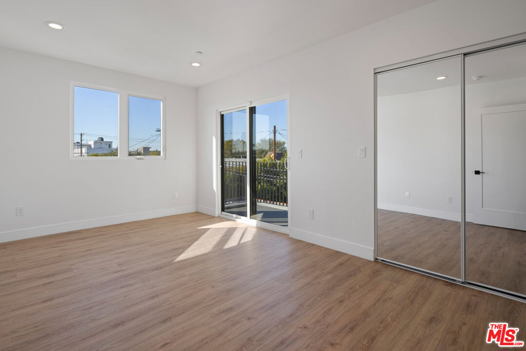 1435 S Crescent Heights Blvd