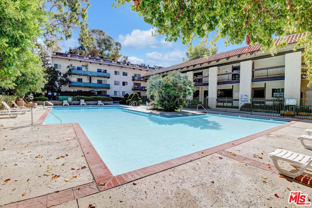 5460 White Oak Ave Unit: A109