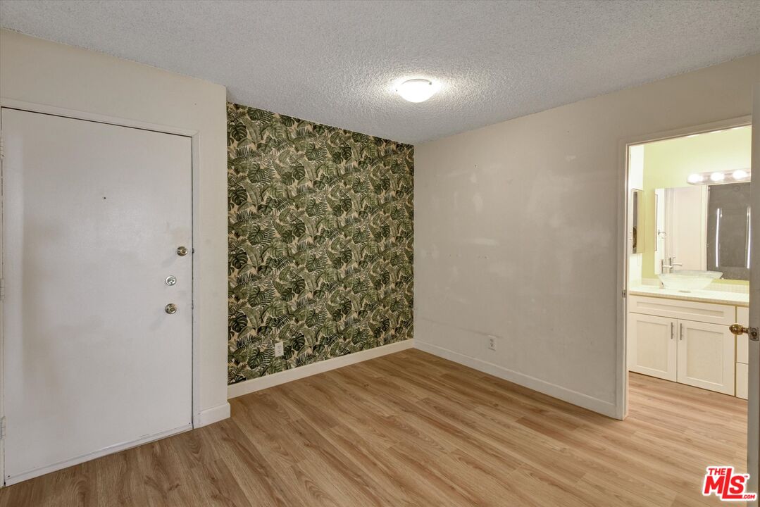 5460 White Oak Ave Unit: A109