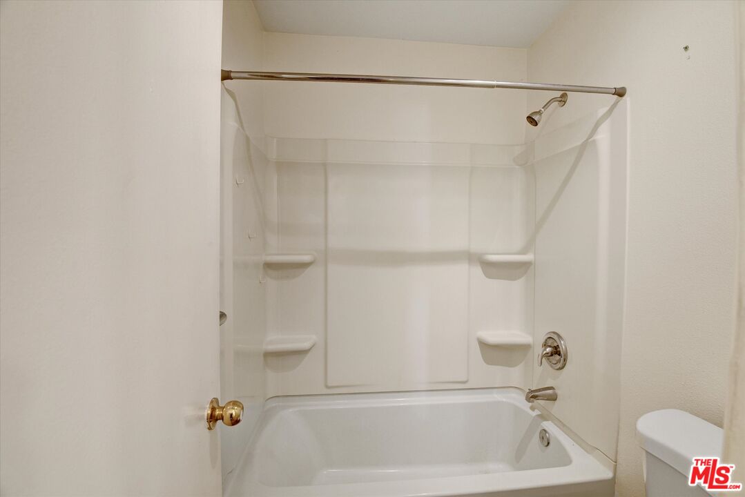 5460 White Oak Ave Unit: A109