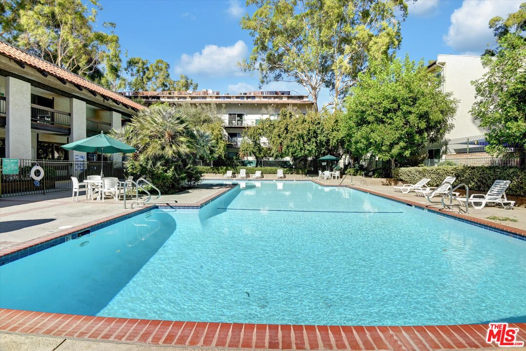 5460 White Oak Ave Unit: A109