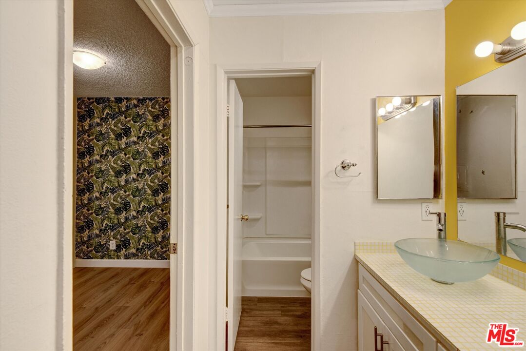 5460 White Oak Ave Unit: A109